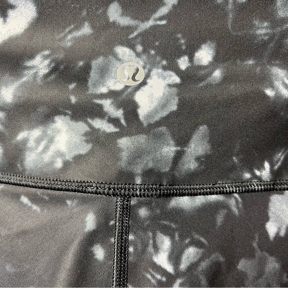 Lululemon Sunshine Salutation Crop (Full-On Luxtreme)
Dusk Dye White Black Sz 6 - Picture 7 of 10